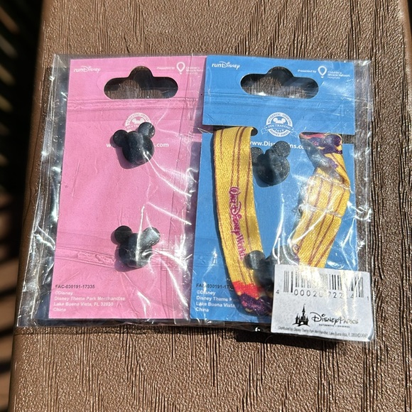 Disney Trading Pin 2018 half marathon weekend limited release 5k set of 2 NWT - Picture 2 of 6
